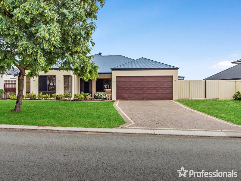 SPECTACULAR FAMILY HOME IN SETTLERS HILLS!