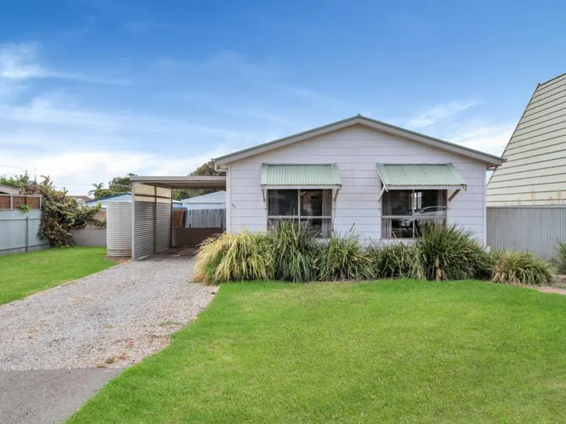 Tidy Home on a Big Block!