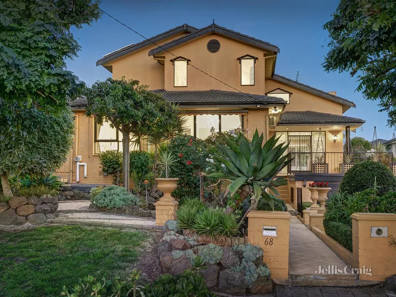 Refined family home, Tuscan inspirations