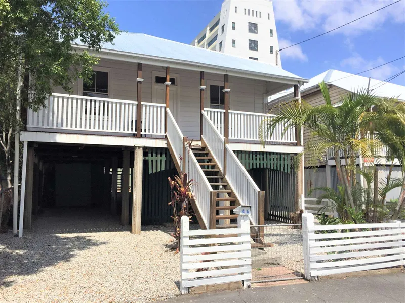 Great Queenslander home close to city