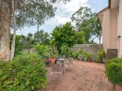 A must-see big and open plan townhouse