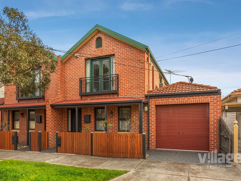 Two Bedroom Townhouse In Great Location