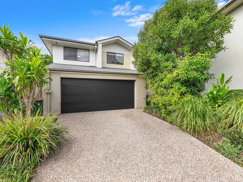 Spacious Townhome In Tightly Held Quiet Complex..Make It Yours!