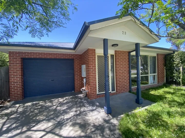 Bright 2 Bedroom Unit