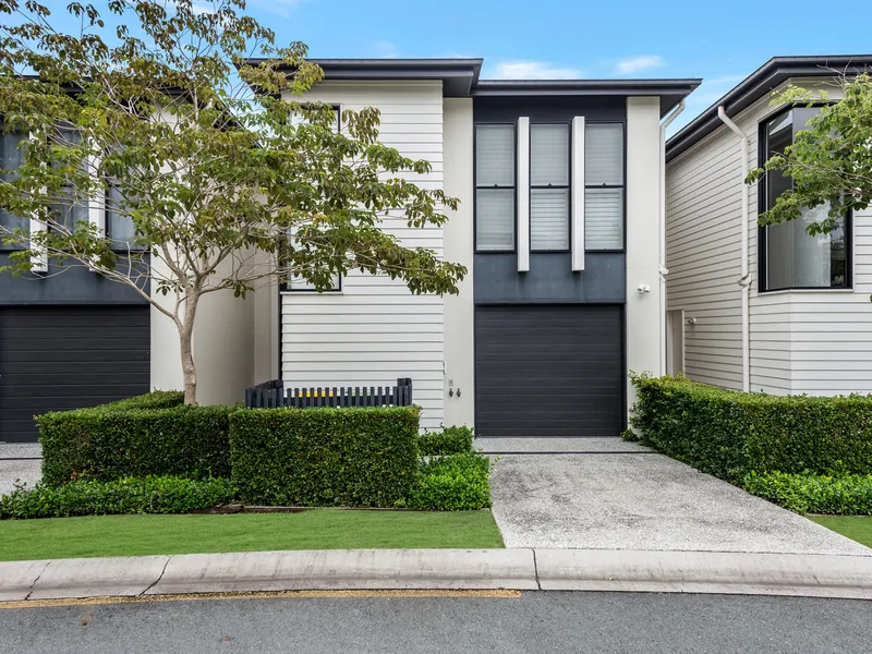 SPACIOUS 3 BED TOWNHOUSE IN HIGHLY SOUGHT AFTER LOCATION!! INVEST (CURRENTLY TENANTED) OR OCCUPY AT END OF LEASE!!