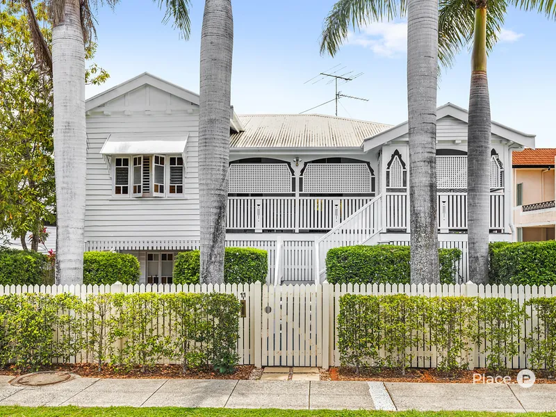 Elegant Queenslander with study and swimming pool
