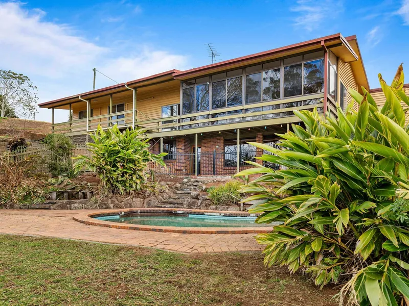 HUGE Family Home With Pool And Stunning Valley Views!