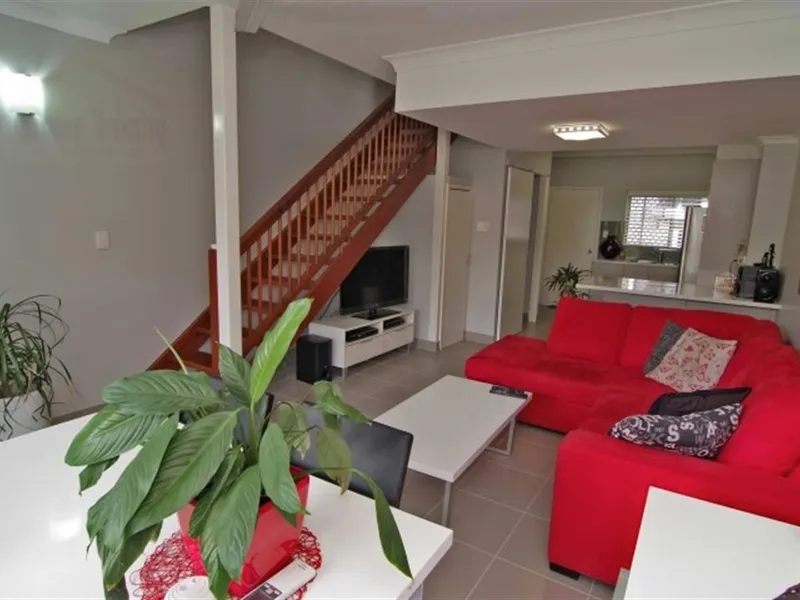 Modern Stratford Townhouse in quiet location