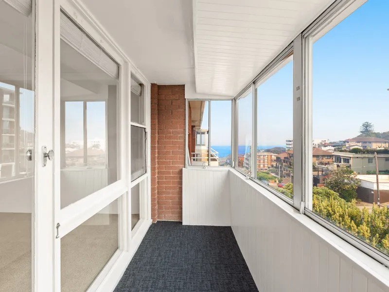 Top floor modern apartment with ocean views!