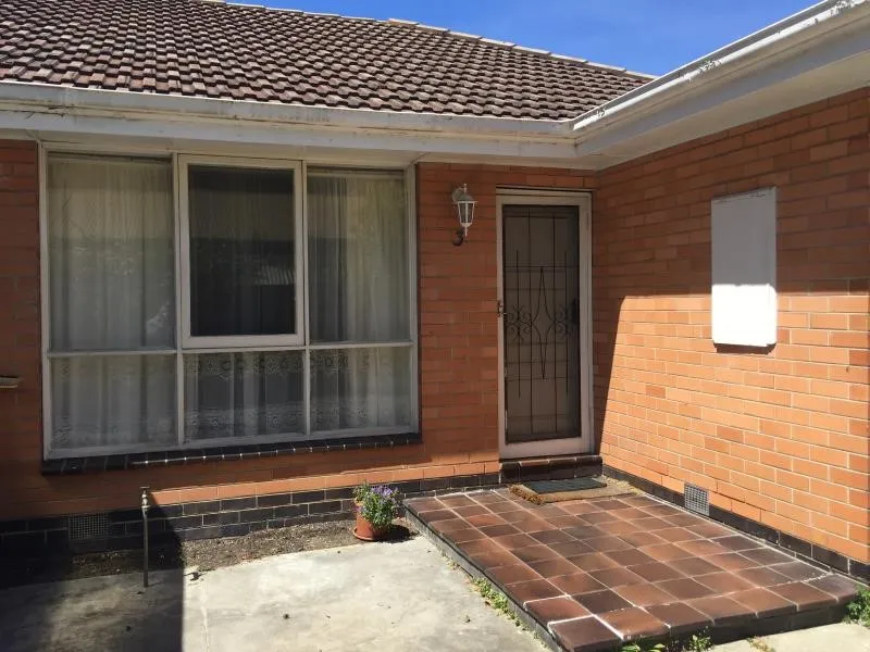 Quiet Living - Close To All Carnegie Has To Offer