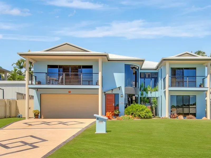 Coastal Living Near Beach With Pool