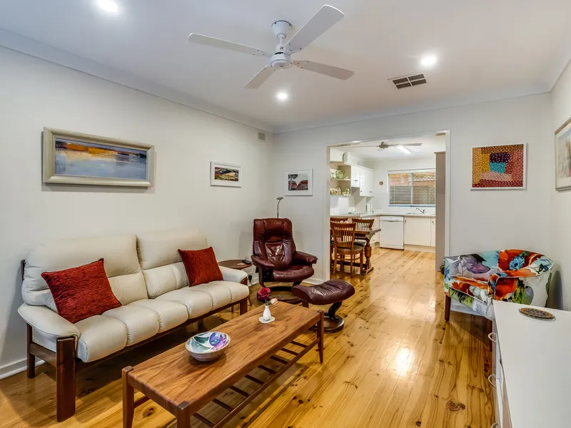 Contemporary comfort in a blue-chip neighbourhood!