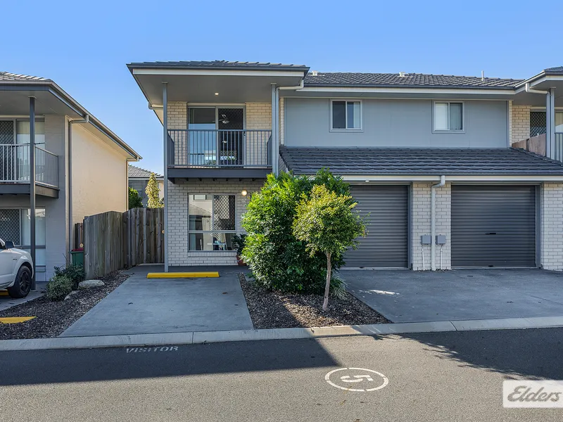 POOL + GYM ACCESS, 2X A/C, 2 BATHROOMS + 3 TOILETS, WALKING DISTANCE TO TOWN SQUARE