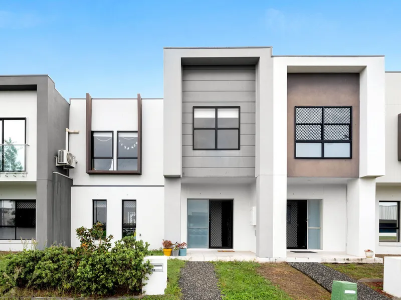 4 BEDROOM EXECUTIVE STYLE FAMILY LIVING