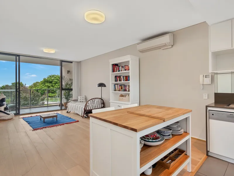 Tranquil, coastal, expansive 1 bedroom apartment with garden and ocean views