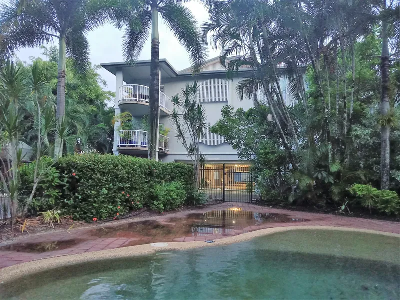 Great size air conditioned 1 bedroom apartment on city fringe with white goods - secure complex, storage room