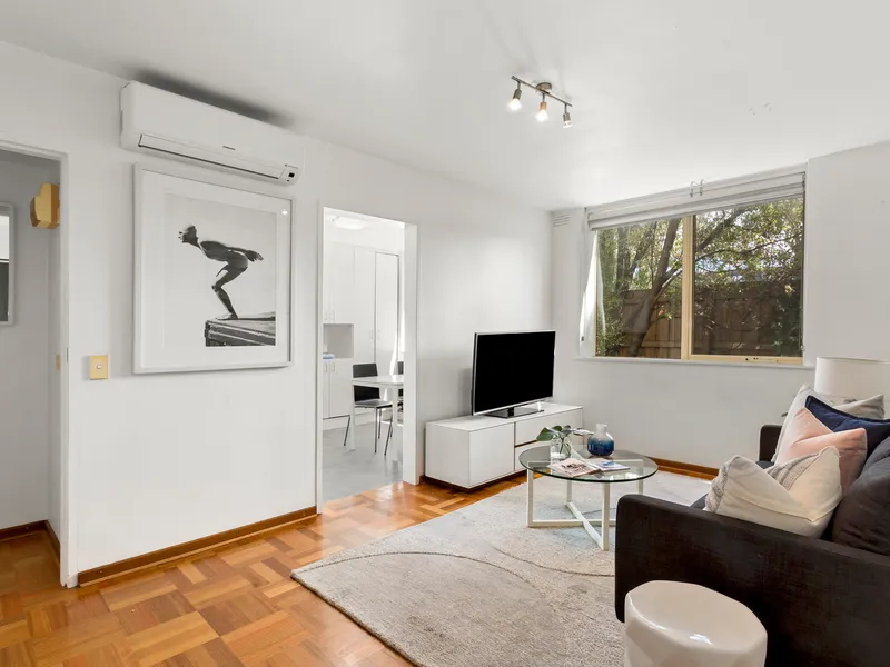 Courtyard Home in Super Convenient Location