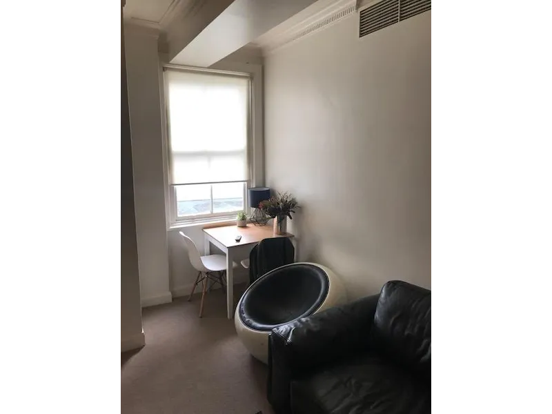 Fully furnished one bedroom apartment in the heart of Darlinghurst–DEPOSIT TAKEN