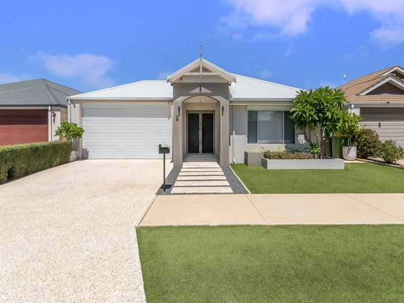 Modern Family Living with Gorgeous Pool!