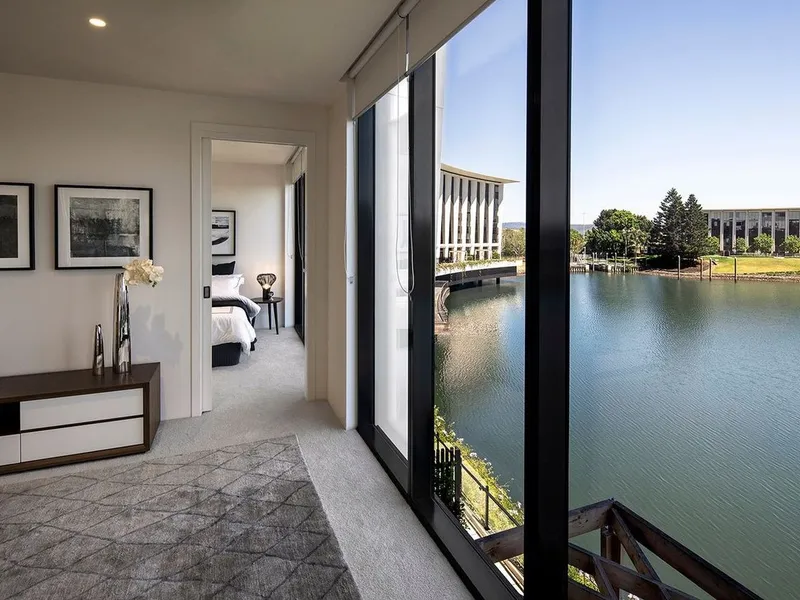 NORTH FACING WATER FRONT APARTMENT