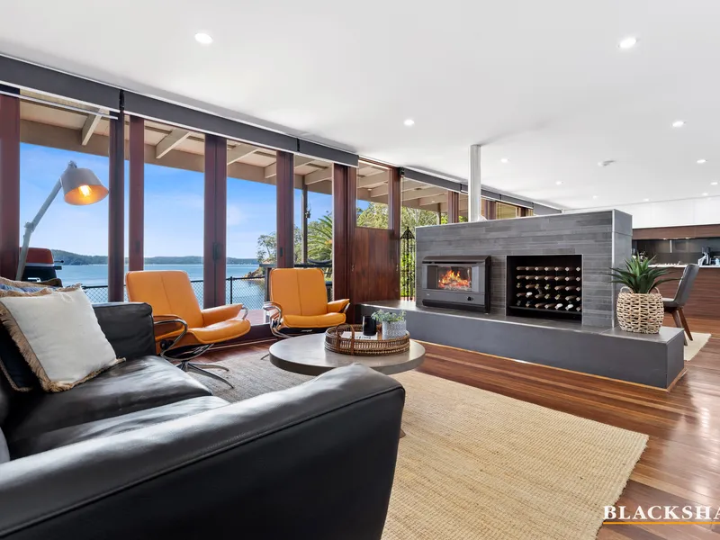 LUXURY WATERFRONT HAVEN