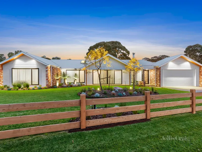 Sophisticated Design in Prestigious Yellow Gums