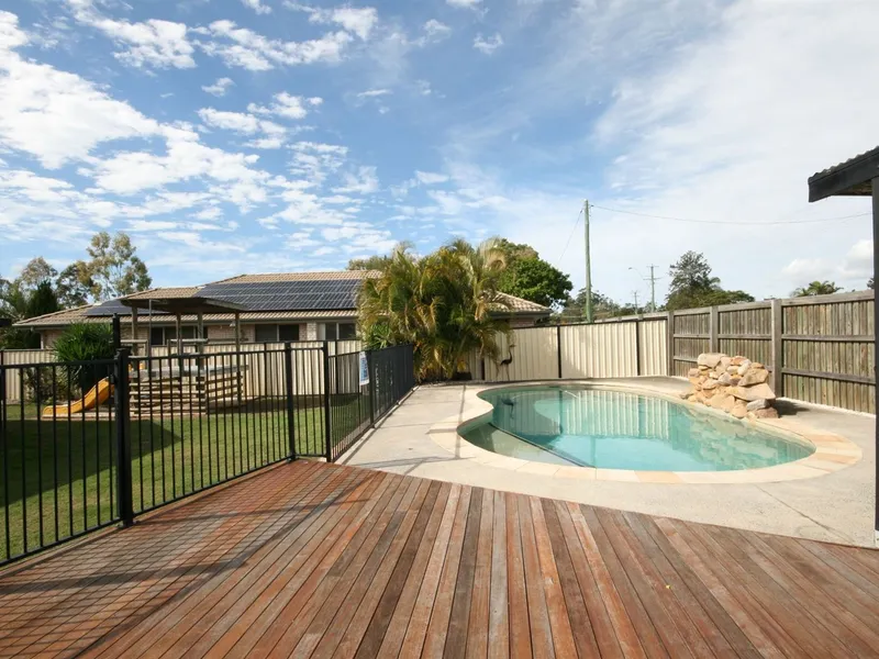 Loads of Room with Pool & Shed