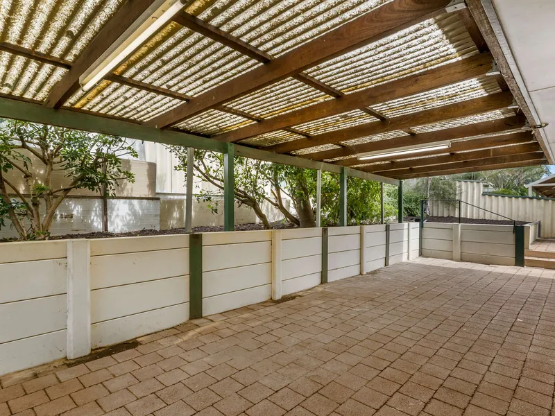 Street Frontage - Cul-de-sac Location!