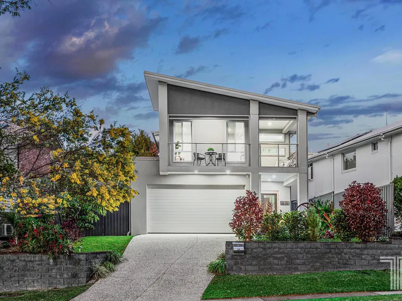 Dream Family Home Opposite Parkland and Steps from Westfield