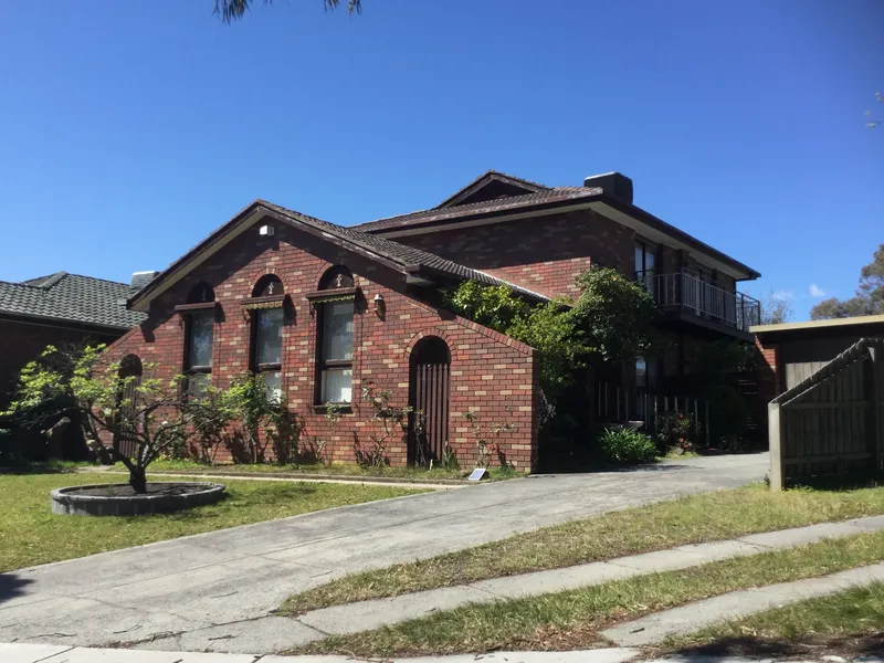 POOL LIFESTYLE IN A QUIET COURT