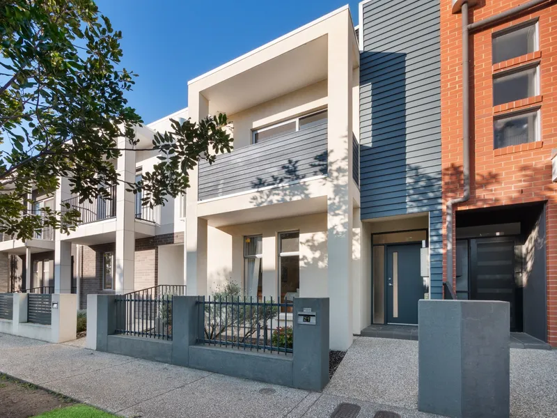 Stylish Torrens Titled Townhouse with all the Modern Perks