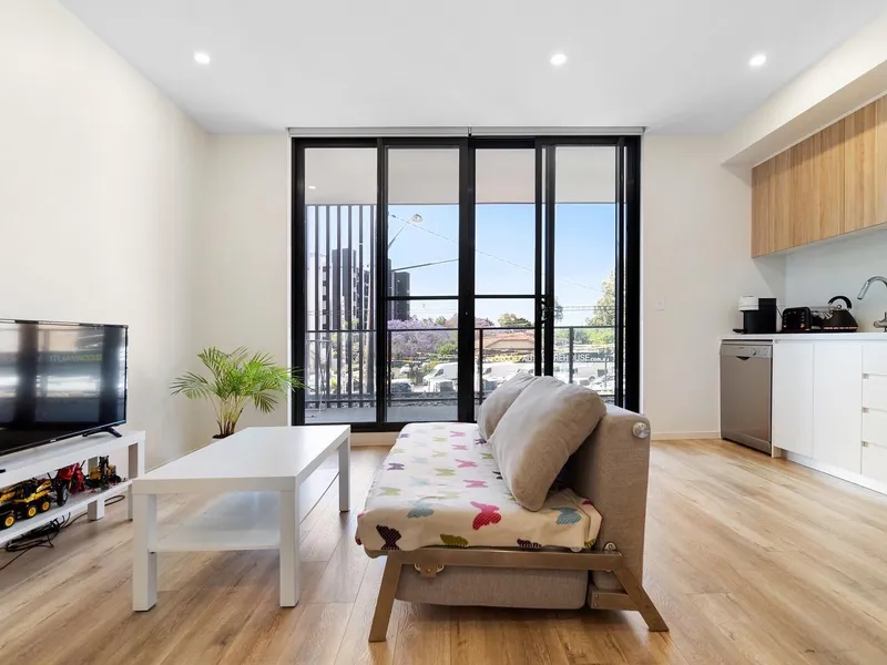 Spacious and Bright One Bed Apt