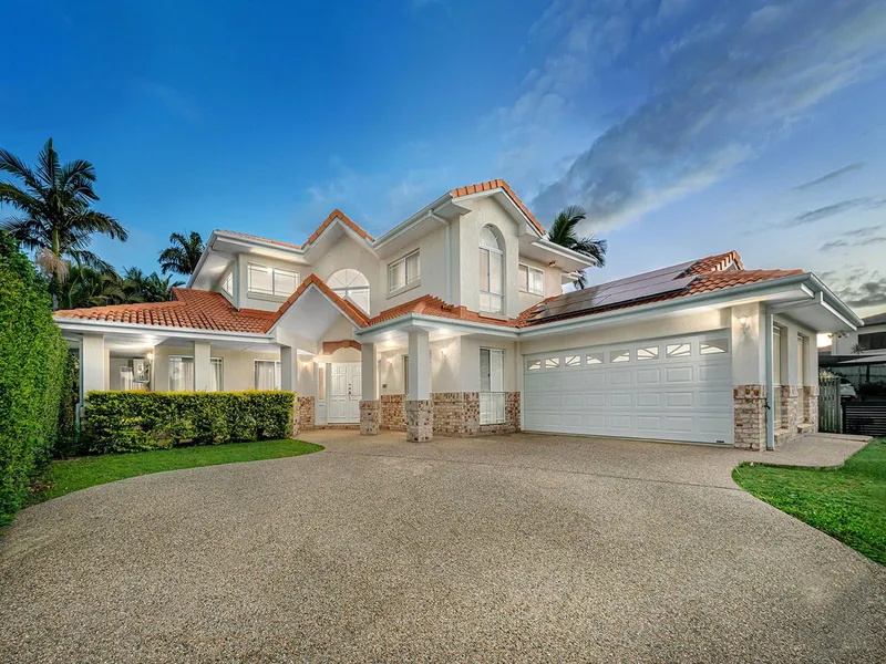 Grand Family Home in an Exclusive Cul-de-sac