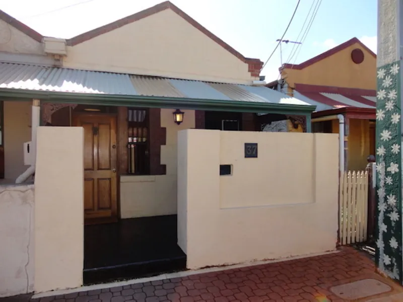 Stunning 2 bedroom cottage full of character and charm