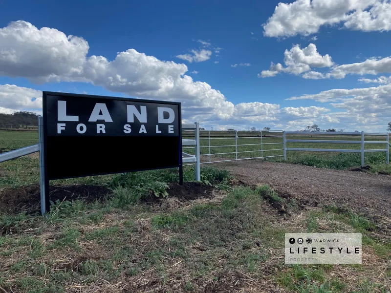 Lifestyle Acreage Surrounded by Quality Farmland