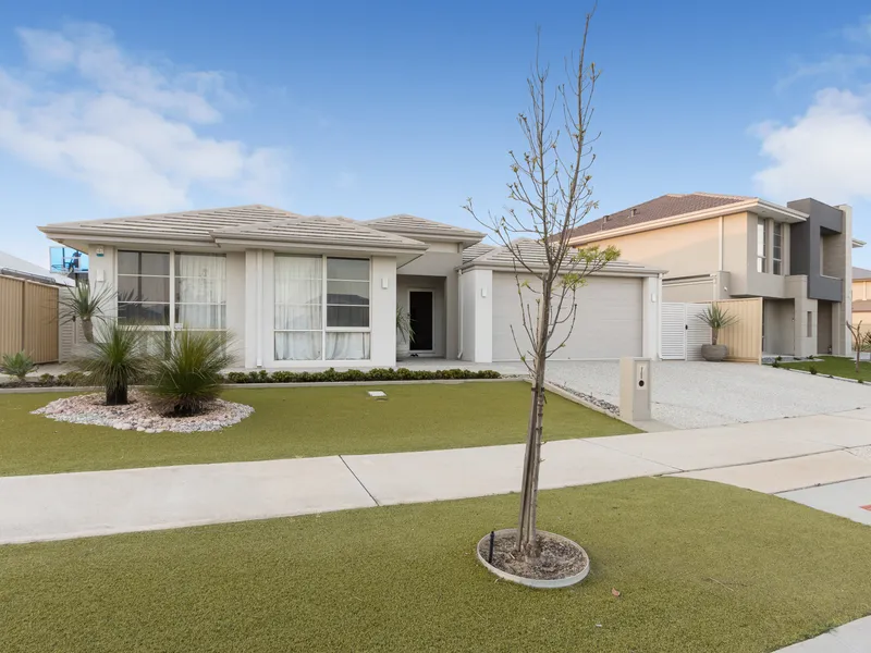 NEAR NEW DALE ALCOCK BUILT FAMILY HOME