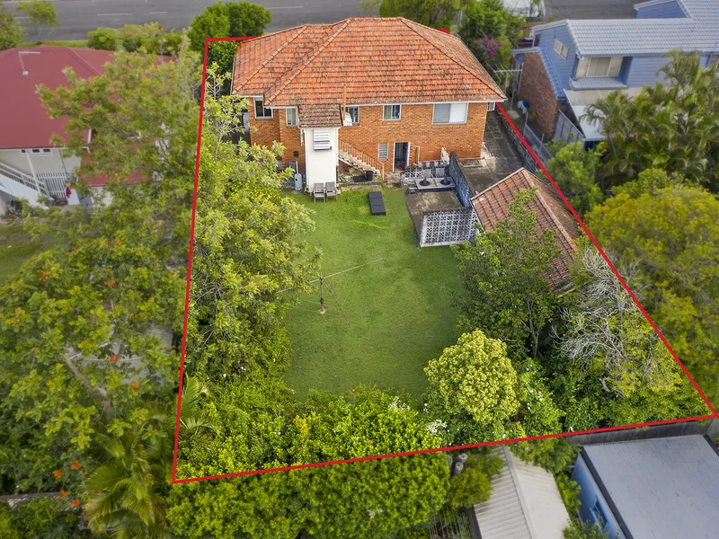 NOW UNDER CONTRACT, OPEN HOME CANCELLED You know YOU Want it!!! So here's your Chance, Excellent Location and Opportunity to Build your Future Here.