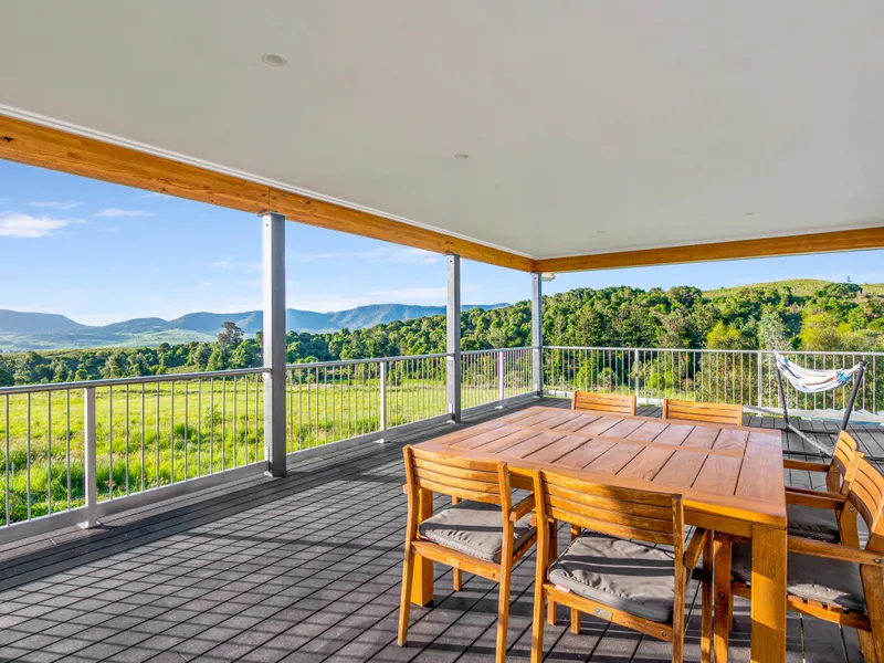 WINWARD FARM - Self Sustainable Living With Captivating Views