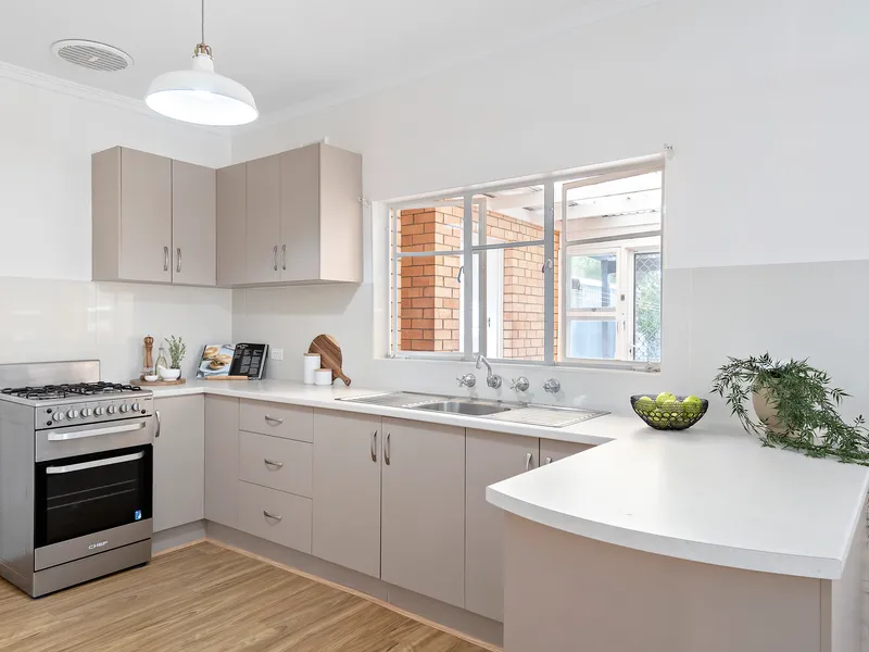 Large 4 Bedroom Family Home with Separate Large Rumpus Room.