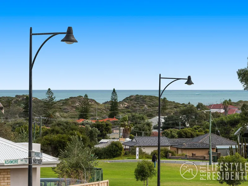 OCEAN & PARK VIEWS * SPACE FOR BOAT, CARAVAN & POOL!