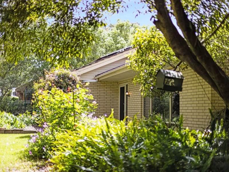 A Feel Good Family Home, Pretty Garden Setting & A Convenient Location!