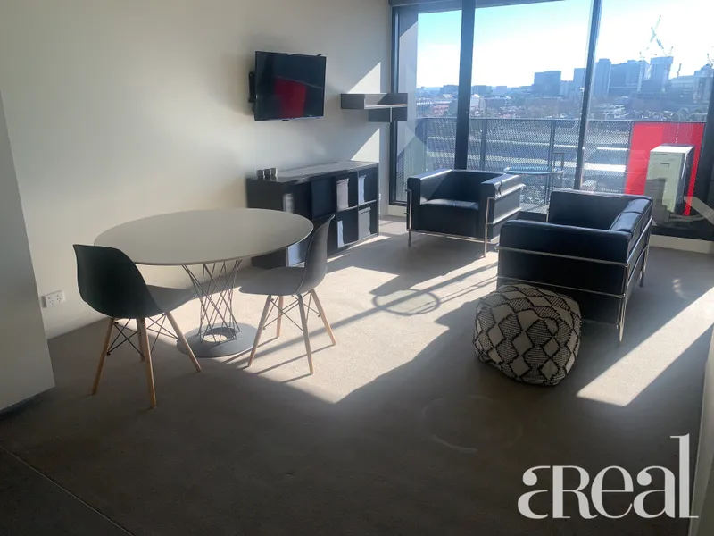 FULLY FURNISHED TWO BEDROOM APARTMENT IN THE HEART OF CBD!