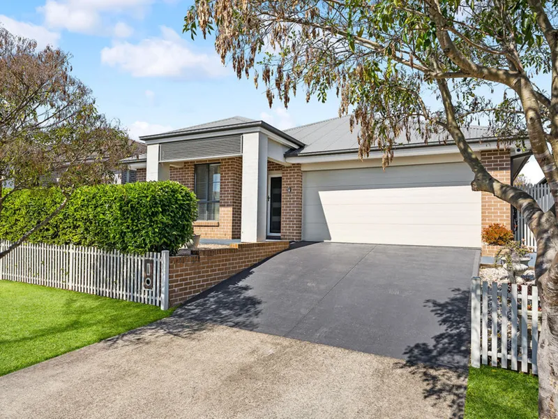 Inviting Family Residence with Stunning Alfresco & Study Nook!