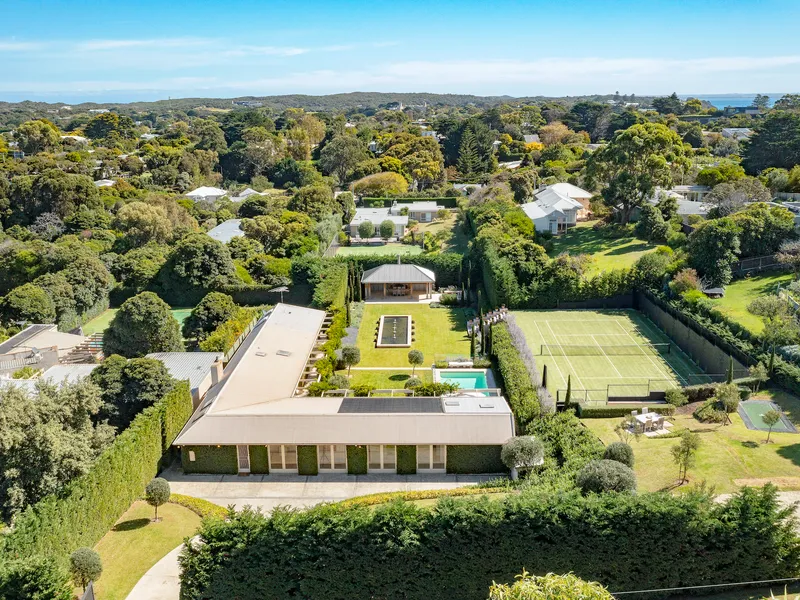Utter bliss within private garden oasis 