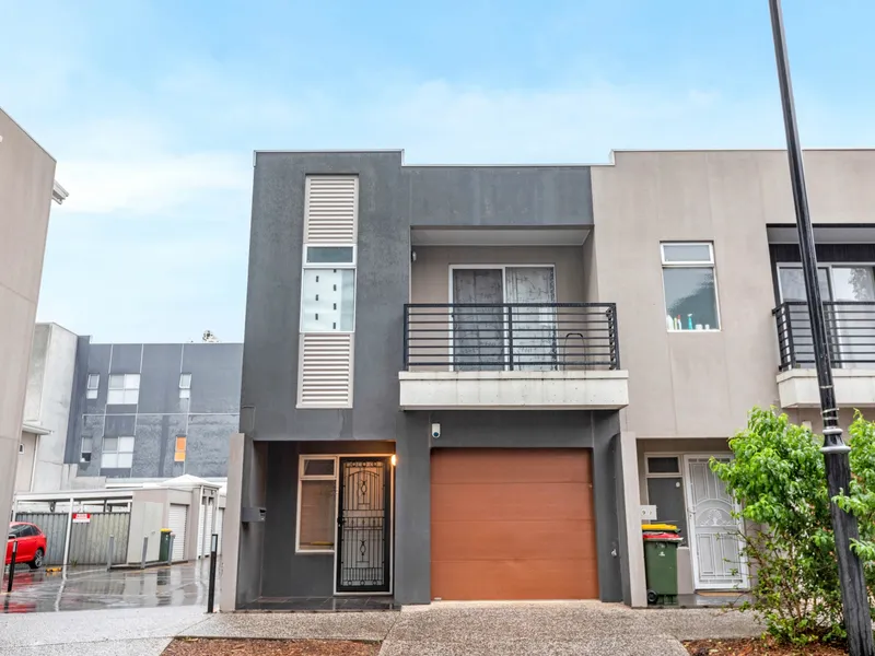 Modern Townhouse at a convenient location!!!