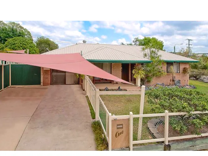 Spacious 746m2 Corner Block - Family Home Short Walk to Grand Plaza Shopping Centre!