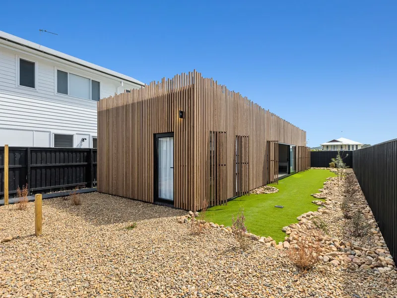 'FINISTERRE' - BESPOKE BEACH HOUSE ON CYLINDERS DRIVE
