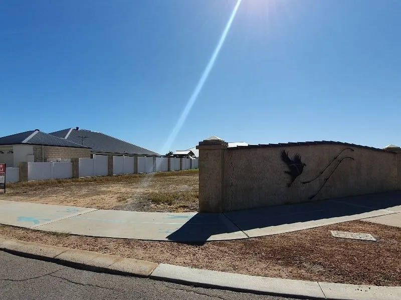 Corner Block in Bluff Point