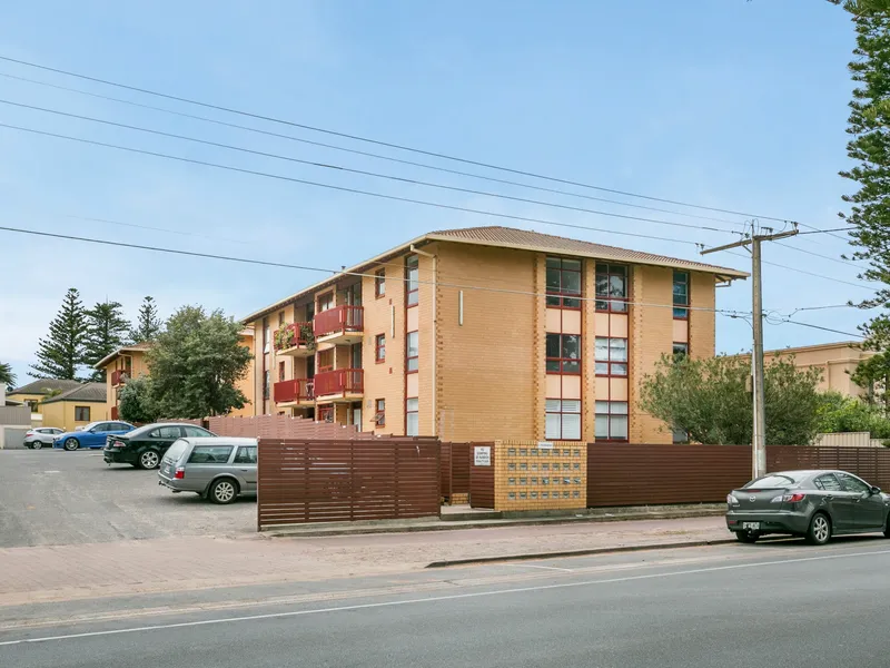 SEASIDE LIFESTYLE IN AN ENVIABLE LOCATION