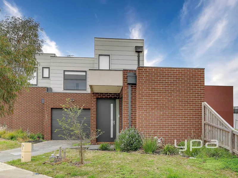 Low Maintenance Townhouse!